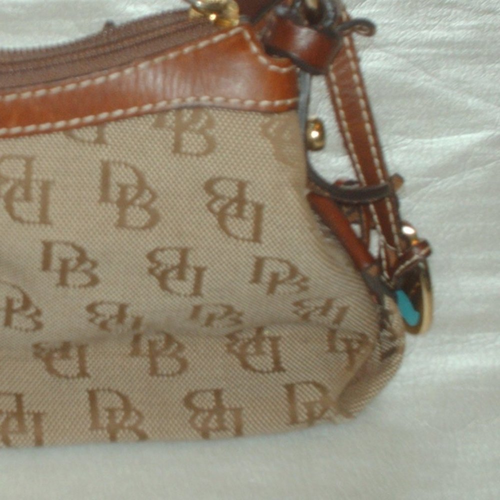 Lovely Dooney & Bourke purse - Picture 12 of 13